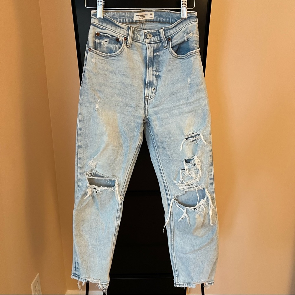 Abercrombie & Fitch The Ankle Straight Ultra High Rise Light Was Size 0/25 Short